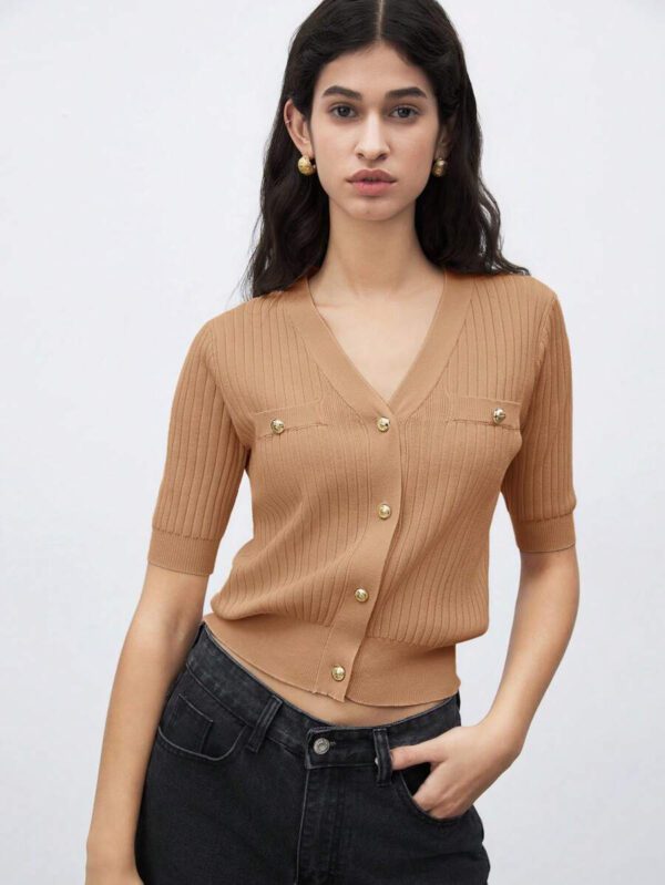 BizChic 2025 Nouveau Cardigan à col en V vert avocat avec boutons métalliques, tricot côtelé, manches courtes, hauts pour femmes. Décontracté chic pour le travail, les déplacements quotidiens, élégant pour les mariages, les festivals de musique champêtres, les brunchs, les aéroports dans le style vintage des années 90, Stockholm, Jour de l'Indépendance – Image 61