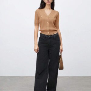 BizChic 2025 Nouveau Cardigan à col en V vert avocat avec boutons métalliques, tricot côtelé, manches courtes, hauts pour femmes. Décontracté chic pour le travail, les déplacements quotidiens, élégant pour les mariages, les festivals de musique champêtres, les brunchs, les aéroports dans le style vintage des années 90, Stockholm, Jour de l'Indépendance
