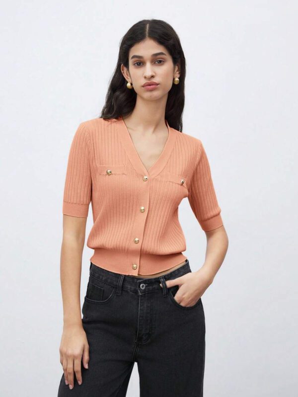 BizChic 2025 Nouveau Cardigan à col en V vert avocat avec boutons métalliques, tricot côtelé, manches courtes, hauts pour femmes. Décontracté chic pour le travail, les déplacements quotidiens, élégant pour les mariages, les festivals de musique champêtres, les brunchs, les aéroports dans le style vintage des années 90, Stockholm, Jour de l'Indépendance – Image 63