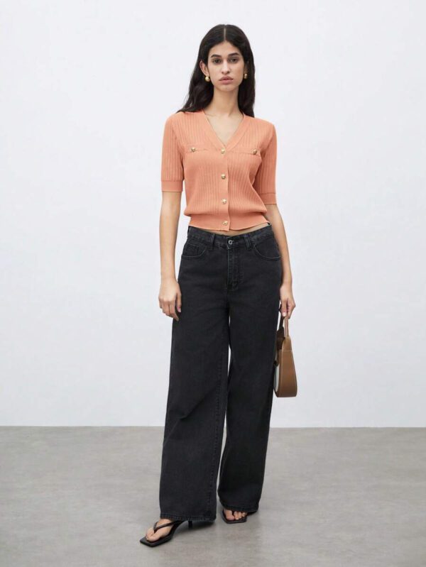BizChic 2025 Nouveau Cardigan à col en V vert avocat avec boutons métalliques, tricot côtelé, manches courtes, hauts pour femmes. Décontracté chic pour le travail, les déplacements quotidiens, élégant pour les mariages, les festivals de musique champêtres, les brunchs, les aéroports dans le style vintage des années 90, Stockholm, Jour de l'Indépendance – Image 68