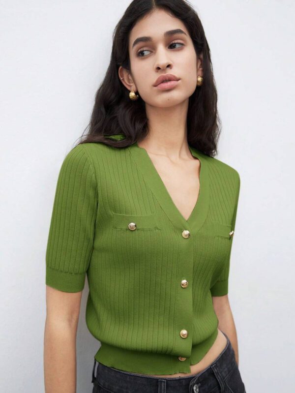 BizChic 2025 Nouveau Cardigan à col en V vert avocat avec boutons métalliques, tricot côtelé, manches courtes, hauts pour femmes. Décontracté chic pour le travail, les déplacements quotidiens, élégant pour les mariages, les festivals de musique champêtres, les brunchs, les aéroports dans le style vintage des années 90, Stockholm, Jour de l'Indépendance – Image 72