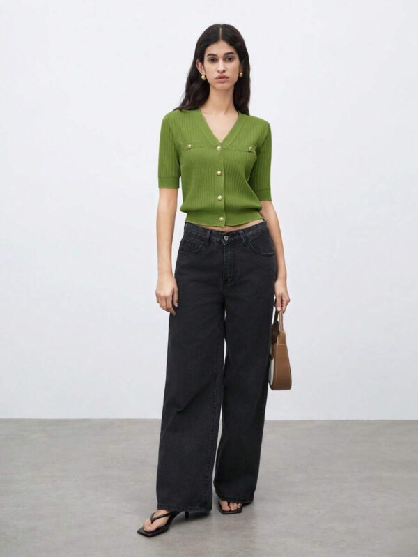 BizChic 2025 Nouveau Cardigan à col en V vert avocat avec boutons métalliques, tricot côtelé, manches courtes, hauts pour femmes. Décontracté chic pour le travail, les déplacements quotidiens, élégant pour les mariages, les festivals de musique champêtres, les brunchs, les aéroports dans le style vintage des années 90, Stockholm, Jour de l'Indépendance – Image 74