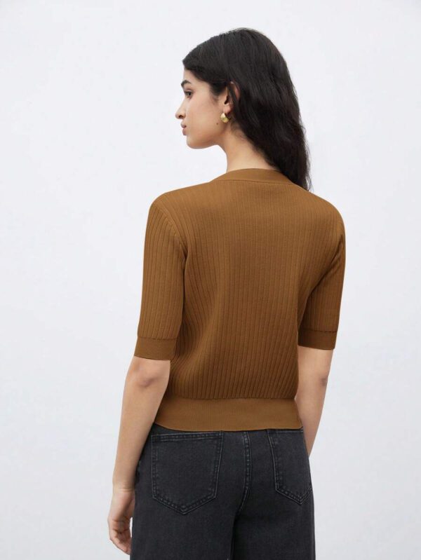 BizChic 2025 Nouveau Cardigan à col en V vert avocat avec boutons métalliques, tricot côtelé, manches courtes, hauts pour femmes. Décontracté chic pour le travail, les déplacements quotidiens, élégant pour les mariages, les festivals de musique champêtres, les brunchs, les aéroports dans le style vintage des années 90, Stockholm, Jour de l'Indépendance – Image 76