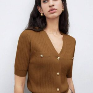 BizChic 2025 Nouveau Cardigan à col en V vert avocat avec boutons métalliques, tricot côtelé, manches courtes, hauts pour femmes. Décontracté chic pour le travail, les déplacements quotidiens, élégant pour les mariages, les festivals de musique champêtres, les brunchs, les aéroports dans le style vintage des années 90, Stockholm, Jour de l'Indépendance