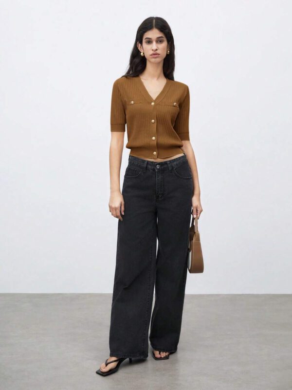 BizChic 2025 Nouveau Cardigan à col en V vert avocat avec boutons métalliques, tricot côtelé, manches courtes, hauts pour femmes. Décontracté chic pour le travail, les déplacements quotidiens, élégant pour les mariages, les festivals de musique champêtres, les brunchs, les aéroports dans le style vintage des années 90, Stockholm, Jour de l'Indépendance – Image 80