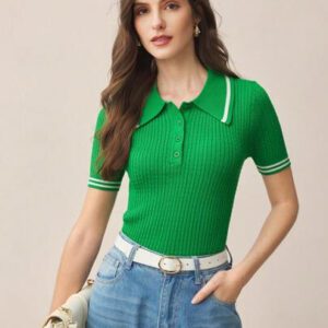 BizChic 2025 Nouveau pull court d'été pour femmes en tricot, col polo vert à contraste de couleurs, demi-placket, manches courtes, pour une tenue décontractée et élégante au quotidien, pour les vacances, les mariages, les festivals de musique champêtres, l'aéroport, le style vintage des années 90 à Stockholm, le 4 juillet