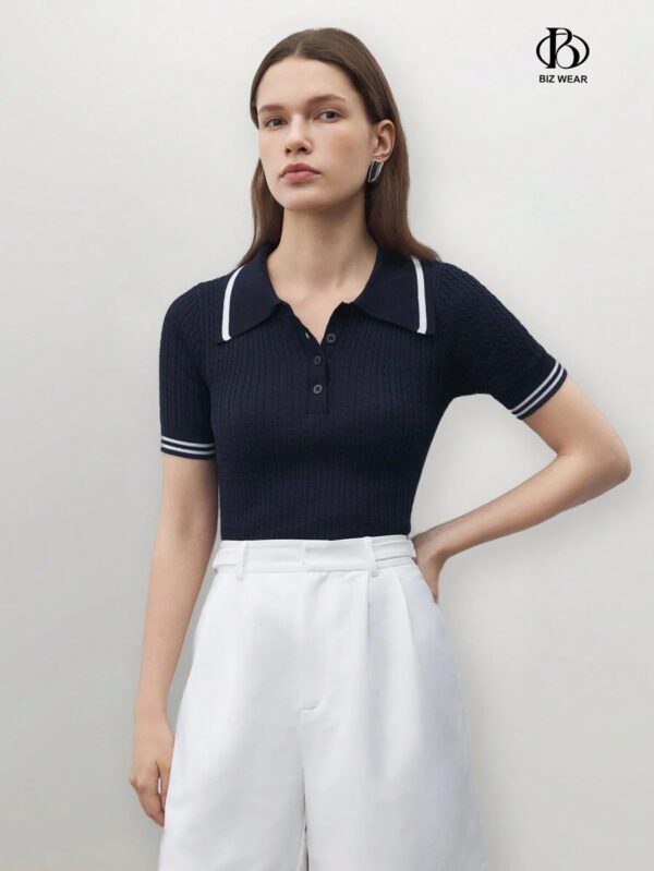 BizChic 2025 Nouveau pull court d'été pour femmes en tricot, col polo vert à contraste de couleurs, demi-placket, manches courtes, pour une tenue décontractée et élégante au quotidien, pour les vacances, les mariages, les festivals de musique champêtres, l'aéroport, le style vintage des années 90 à Stockholm, le 4 juillet – Image 2