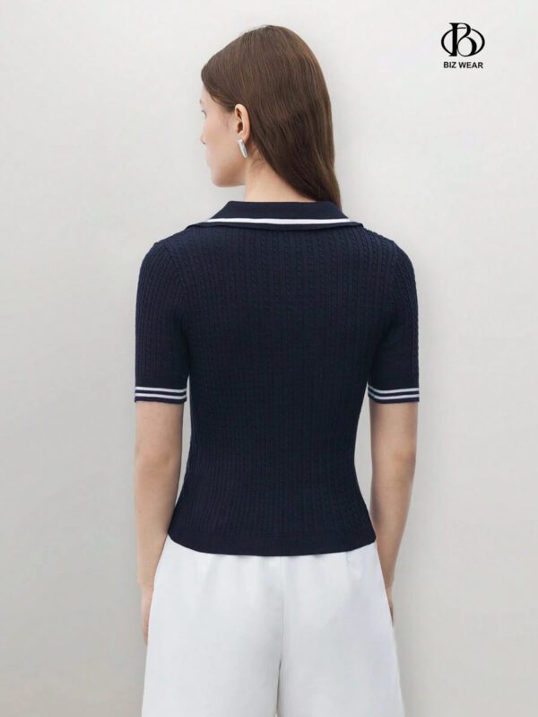 BizChic 2025 Nouveau pull court d'été pour femmes en tricot, col polo vert à contraste de couleurs, demi-placket, manches courtes, pour une tenue décontractée et élégante au quotidien, pour les vacances, les mariages, les festivals de musique champêtres, l'aéroport, le style vintage des années 90 à Stockholm, le 4 juillet – Image 3