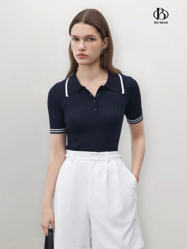 BizChic 2025 Nouveau pull court d'été pour femmes en tricot, col polo vert à contraste de couleurs, demi-placket, manches courtes, pour une tenue décontractée et élégante au quotidien, pour les vacances, les mariages, les festivals de musique champêtres, l'aéroport, le style vintage des années 90 à Stockholm, le 4 juillet – Image 4