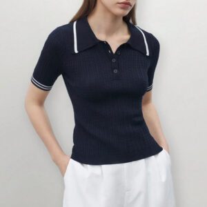 BizChic 2025 Nouveau pull court d'été pour femmes en tricot, col polo vert à contraste de couleurs, demi-placket, manches courtes, pour une tenue décontractée et élégante au quotidien, pour les vacances, les mariages, les festivals de musique champêtres, l'aéroport, le style vintage des années 90 à Stockholm, le 4 juillet
