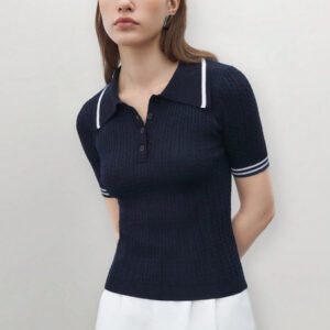 BizChic 2025 Nouveau pull court d'été pour femmes en tricot, col polo vert à contraste de couleurs, demi-placket, manches courtes, pour une tenue décontractée et élégante au quotidien, pour les vacances, les mariages, les festivals de musique champêtres, l'aéroport, le style vintage des années 90 à Stockholm, le 4 juillet