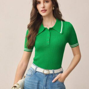 BizChic 2025 Nouveau pull court d'été pour femmes en tricot, col polo vert à contraste de couleurs, demi-placket, manches courtes, pour une tenue décontractée et élégante au quotidien, pour les vacances, les mariages, les festivals de musique champêtres, l'aéroport, le style vintage des années 90 à Stockholm, le 4 juillet