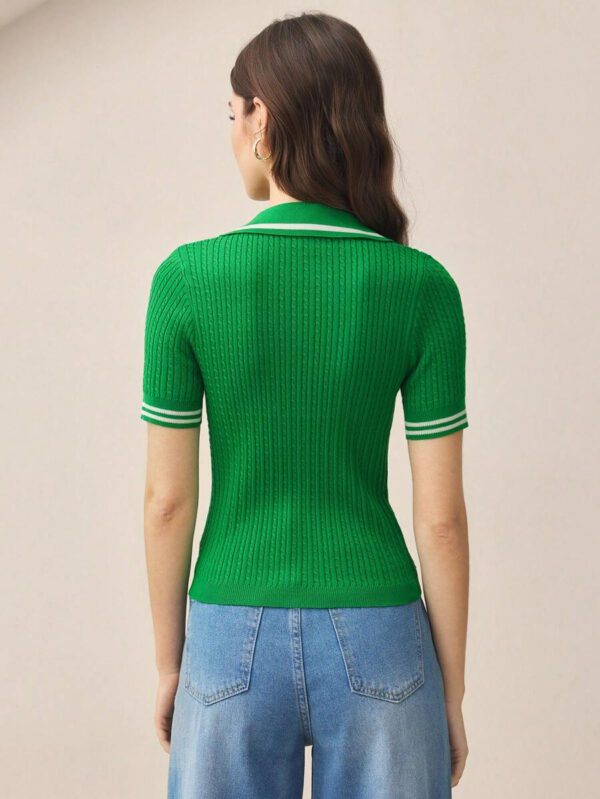BizChic 2025 Nouveau pull court d'été pour femmes en tricot, col polo vert à contraste de couleurs, demi-placket, manches courtes, pour une tenue décontractée et élégante au quotidien, pour les vacances, les mariages, les festivals de musique champêtres, l'aéroport, le style vintage des années 90 à Stockholm, le 4 juillet – Image 12
