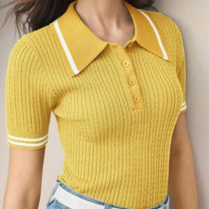 BizChic 2025 Nouveau pull court d'été pour femmes en tricot, col polo vert à contraste de couleurs, demi-placket, manches courtes, pour une tenue décontractée et élégante au quotidien, pour les vacances, les mariages, les festivals de musique champêtres, l'aéroport, le style vintage des années 90 à Stockholm, le 4 juillet