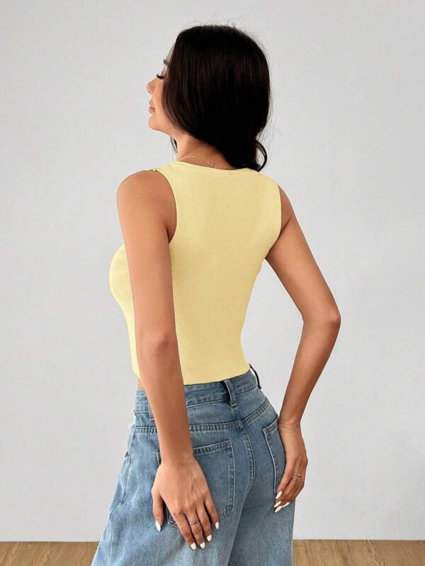 SHEIN PETITE Top tricoté sans manches de couleur unie style décontracté pour femmes, veste simple, veste-gilet avec fente à l'ourlet, gilet blanc col V, gilet beige, gilet de vacances, Top de vacances col V à ourlet asymétrique – Image 10