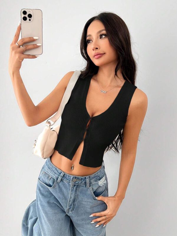 SHEIN PETITE Top tricoté sans manches de couleur unie style décontracté pour femmes, veste simple, veste-gilet avec fente à l'ourlet, gilet blanc col V, gilet beige, gilet de vacances, Top de vacances col V à ourlet asymétrique – Image 19