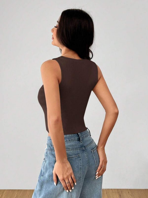 SHEIN PETITE Top tricoté sans manches de couleur unie style décontracté pour femmes, veste simple, veste-gilet avec fente à l'ourlet, gilet blanc col V, gilet beige, gilet de vacances, Top de vacances col V à ourlet asymétrique – Image 45