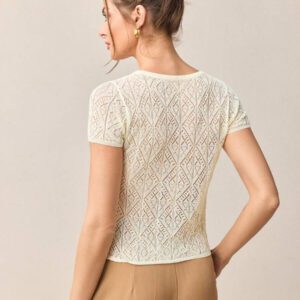 BizChic 2025 Nouvelle mode printemps et été pour femmes, tenue de bureau décontractée quotidienne, élégante tenue de villégiature, convient pour invité de mariage, festival de musique champêtre, petit-déjeuner, aéroport, style vintage des années 90 de Stockholm, travail décontracté élégant américain indépendant pour sorties, pull en tricot crème ajouré jacquard pour femmes