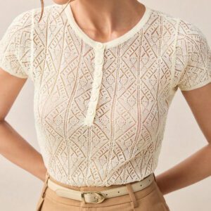 BizChic 2025 Nouvelle mode printemps et été pour femmes, tenue de bureau décontractée quotidienne, élégante tenue de villégiature, convient pour invité de mariage, festival de musique champêtre, petit-déjeuner, aéroport, style vintage des années 90 de Stockholm, travail décontracté élégant américain indépendant pour sorties, pull en tricot crème ajouré jacquard pour femmes