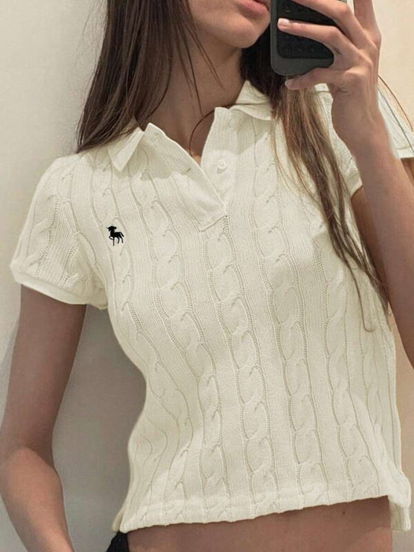 Jouncy Nouveau Top tricoté pour femmes à manches courtes avec design de fente latérale – Image 2