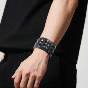 Yanxyad 1/4 pièces Bracelets cloutés en PUnk avec rivets en PU pour hommes et femmes, ensemble de bracelets punk rock cloutés, bracelets noir avec rivets punk, bracelets manchette enveloppants avec bouton pression et cadeaux, ensembles de bracelets pour femmes et hommes