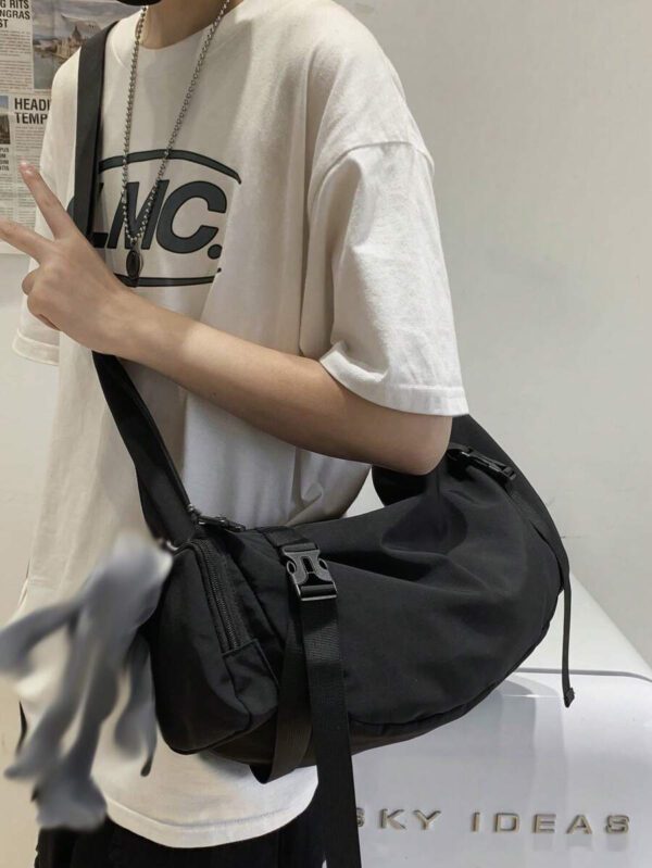Sac bandoulière grande capacité pour homme, sac à épaule étanche, sac messenger mode polyvalent, sac à dos pour étudiant, convient pour les sorties et les trajets quotidiens, sac homme de couleur unie, sans accessoires décoratifs – Image 3