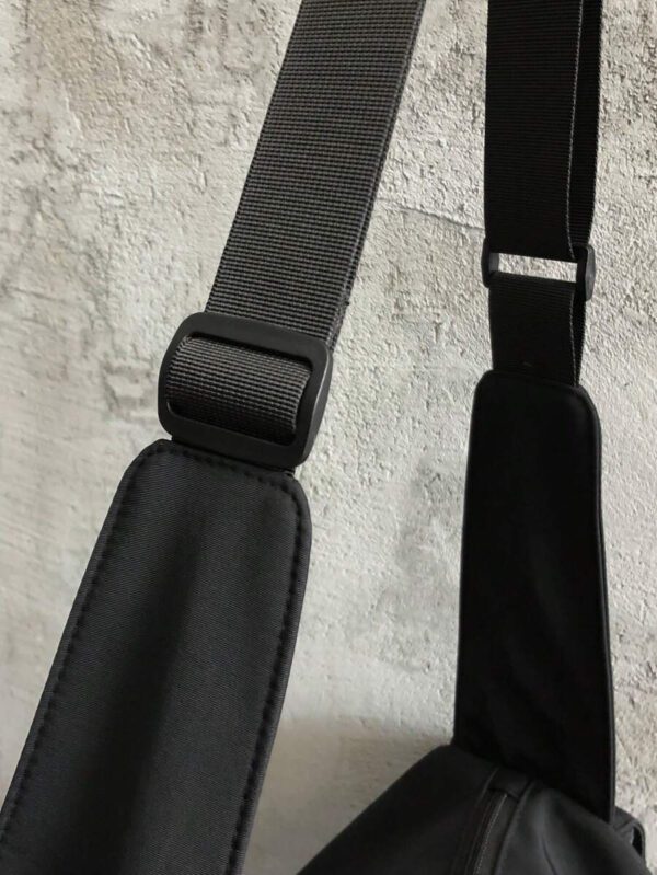 Sac bandoulière grande capacité pour homme, sac à épaule étanche, sac messenger mode polyvalent, sac à dos pour étudiant, convient pour les sorties et les trajets quotidiens, sac homme de couleur unie, sans accessoires décoratifs – Image 10