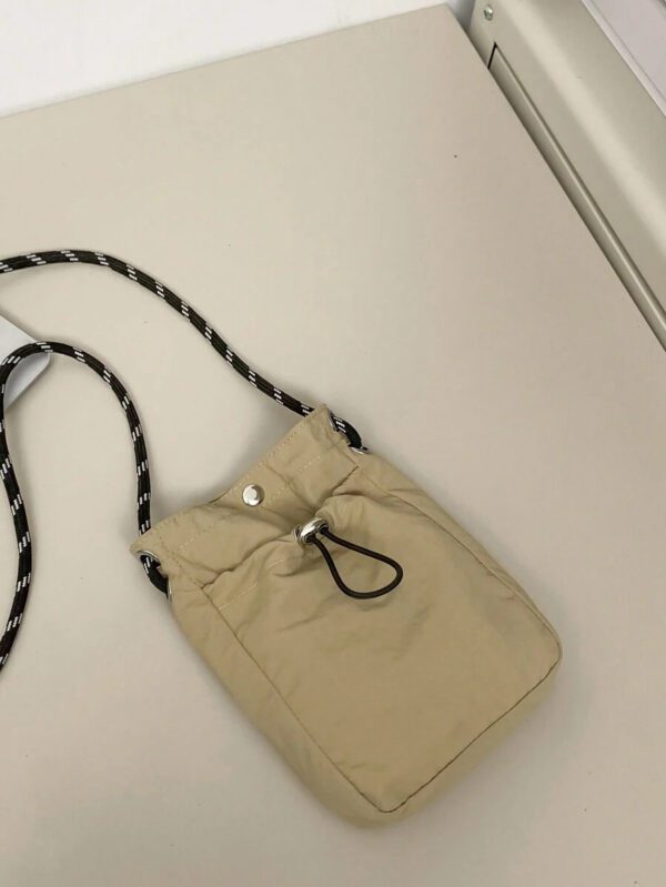 Sacoche/sac bandoulière mini pour homme, pochette pour téléphone, portefeuille. Idéal pour la randonnée, les voyages d'automne, Noël, l'hiver. Cadeaux pour hommes. Sac d'épaule polyvalent, grande capacité, extérieur mode et décontracté. Petit sac pour hommes, sac pour portable – Image 4