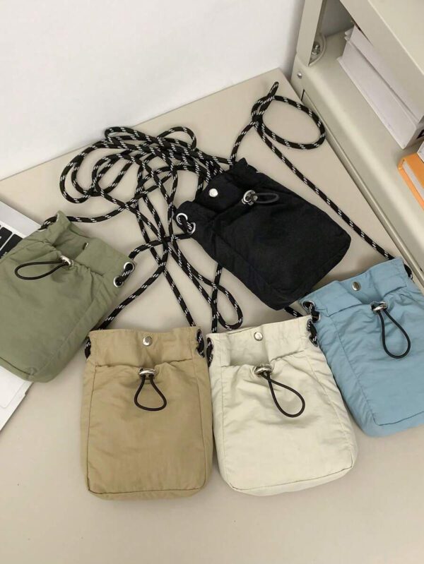 Sacoche/sac bandoulière mini pour homme, pochette pour téléphone, portefeuille. Idéal pour la randonnée, les voyages d'automne, Noël, l'hiver. Cadeaux pour hommes. Sac d'épaule polyvalent, grande capacité, extérieur mode et décontracté. Petit sac pour hommes, sac pour portable – Image 20
