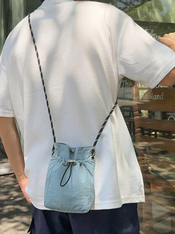 Sacoche/sac bandoulière mini pour homme, pochette pour téléphone, portefeuille. Idéal pour la randonnée, les voyages d'automne, Noël, l'hiver. Cadeaux pour hommes. Sac d'épaule polyvalent, grande capacité, extérieur mode et décontracté. Petit sac pour hommes, sac pour portable – Image 30