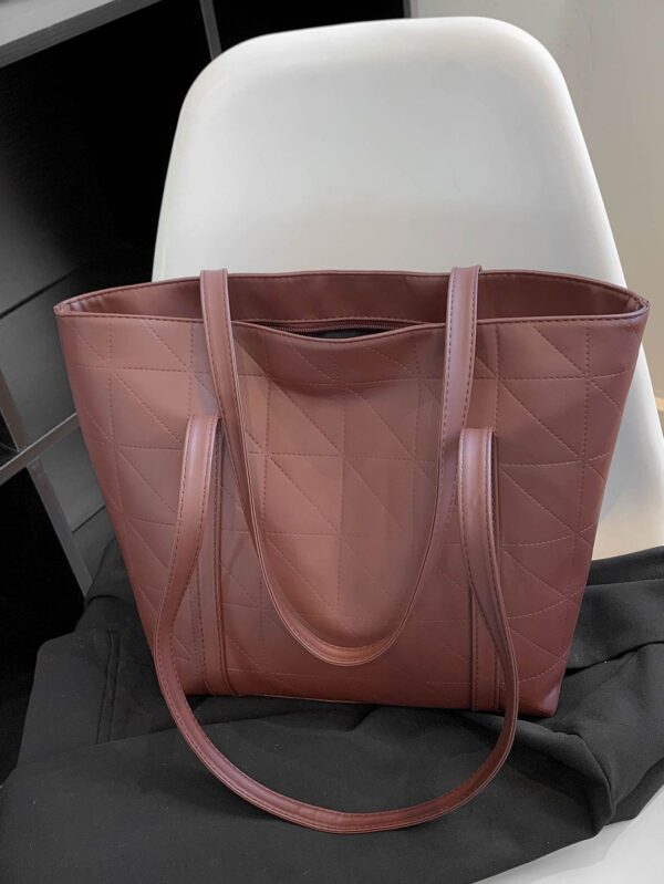 Sac fourre-tout à l'épaule à la mode avec grande capacité, matelassé, avec motif à carreaux gaufrés et couleur unie pour femmes – Image 11