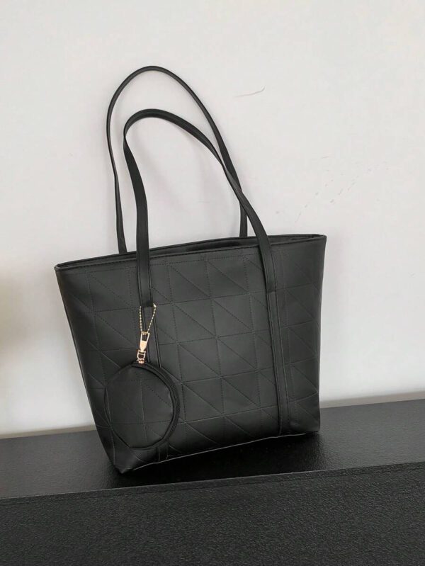 Sac fourre-tout à l'épaule à la mode avec grande capacité, matelassé, avec motif à carreaux gaufrés et couleur unie pour femmes – Image 44
