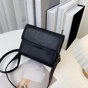 1 pièce Mini sac à bandoulière carré en PU à fermeture magnétique, design casual et polyvalent, convient aux hommes, avec sangle réglable. Sac à main à porter au quotidien ou en voyage. Idéal comme cadeau pour Noël, Thanksgiving, retour à l'école, camping, sac de voyage, sac à l'épaule vintage