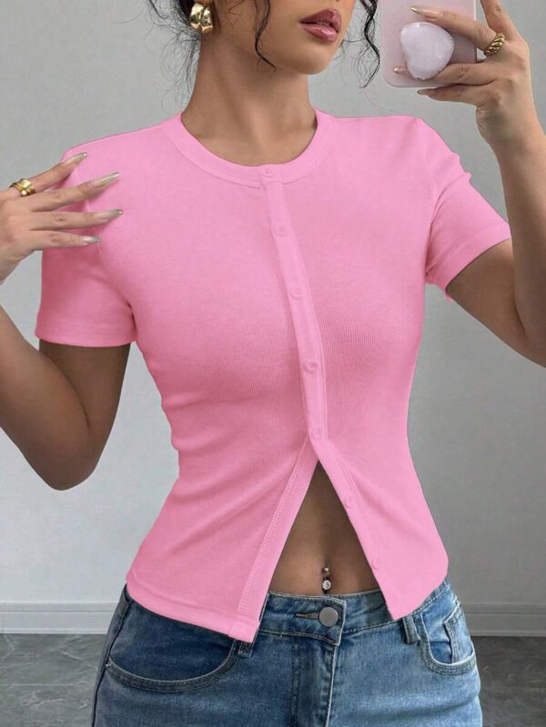 Gloray Crop top t-shirt femme à col rond ajusté, couleur unie avec boutons décoratifs – Image 16