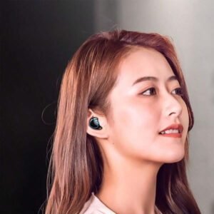 M10 V5.3 – Le plus récent casque numérique Truewireless, écouteurs sans fil avec étui de chargement sans fil Bluetooth, son 9D Premium Deep Bass Sports étanche IPX7 avec micro, temps de lecture de 5 heures, fonctionne comme Powerbank pour charger n'importe quel appareil.