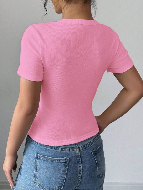Gloray Crop top t-shirt femme à col rond ajusté, couleur unie avec boutons décoratifs – Image 17