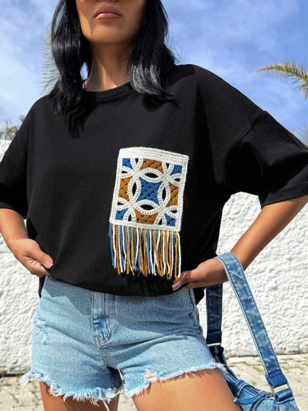 RueChic T-shirt rond oversize décontracté en 100% coton avec appliqué au crochet sur la poitrine – Image 8