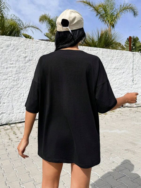 RueChic T-shirt rond oversize décontracté en 100% coton avec appliqué au crochet sur la poitrine – Image 9