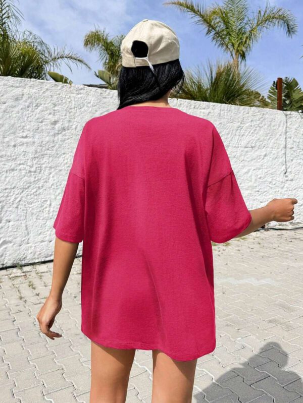 RueChic T-shirt rond oversize décontracté en 100% coton avec appliqué au crochet sur la poitrine – Image 19
