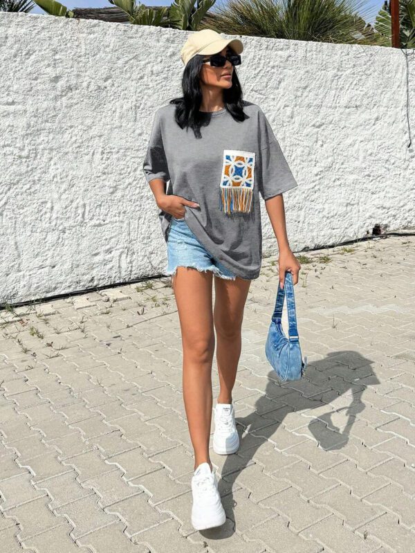 RueChic T-shirt rond oversize décontracté en 100% coton avec appliqué au crochet sur la poitrine – Image 47