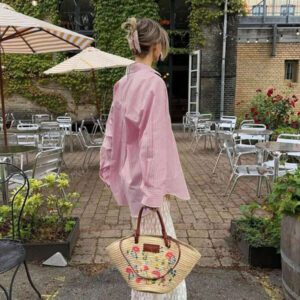 Chemise décontractée pour femmes à motif rayé frais citron jaune avec poches, design simple pour les promenades, les trajets, le streetwear