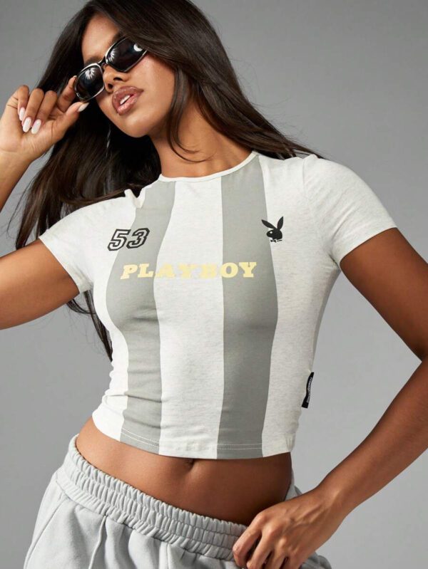 Missguided x Playboy T-shirt court de sport inspiré de l'athlétisme, avec numéro de vareuse et design rayé, top d'été ajusté, streetwear Y2K – Image 4