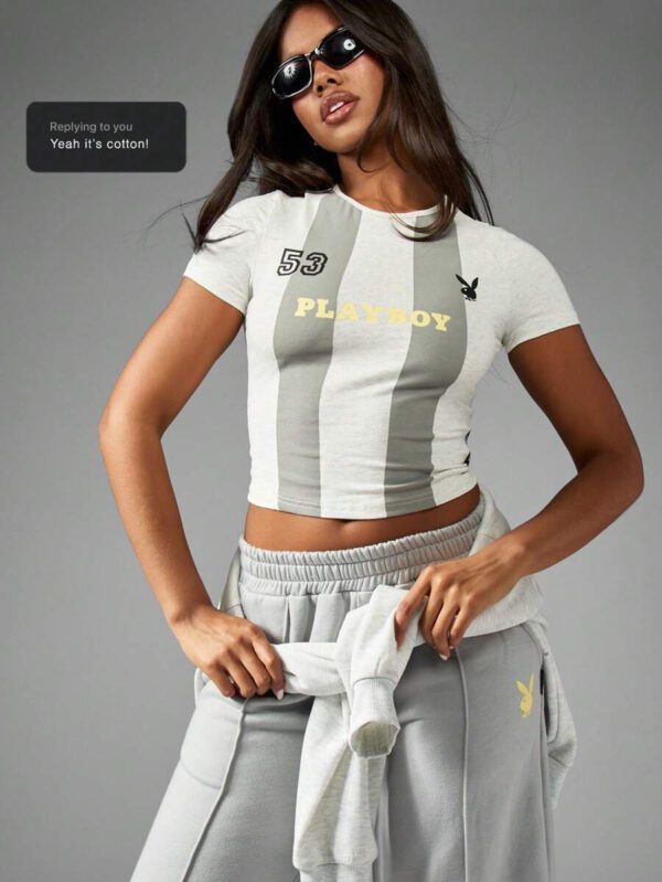 Missguided x Playboy T-shirt court de sport inspiré de l'athlétisme, avec numéro de vareuse et design rayé, top d'été ajusté, streetwear Y2K – Image 8