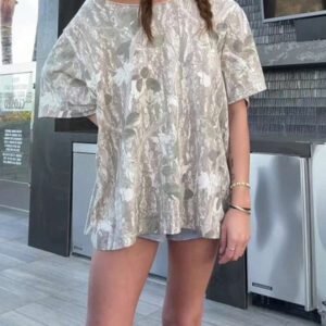 SHEIN T-shirt décontracté à épaules obliques et motif lettre à la mode pour femme