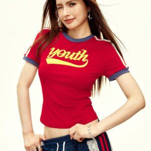 Rina Fox T-shirt à manches courtes style américain rétro rouge avec col rond, couleurs contrastées et graphique lettré sportif