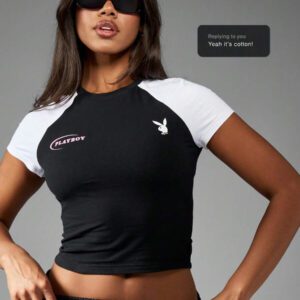 Missguided x Playboy Crop top style raglan de type t-shirt bébé, mode Y2K avec logo de lapin. T-shirt ajusté à manches courtes, vêtement essentiel pour festival d'été