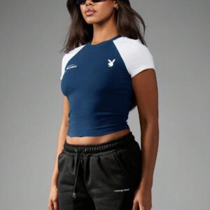 Missguided x Playboy Crop top style raglan de type t-shirt bébé, mode Y2K avec logo de lapin. T-shirt ajusté à manches courtes, vêtement essentiel pour festival d'été