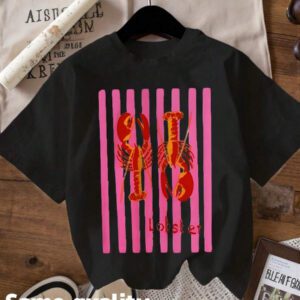 T-shirt graphique à col rond et manches courtes avec imprimé homard, style minimaliste pour un port quotidien. Vêtements d'automne pour femmes, vêtements de rentrée, vêtements scolaires, vêtements Y2K pour femmes, t-shirts graphiques pour femmes, tout blanc