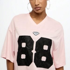 SUMWON WOMEN T-shirt oversize avec appliqué en dentelle, détails en maille, style de jersey universitaire, coupe ample, graphique numérique, style décontracté d'été