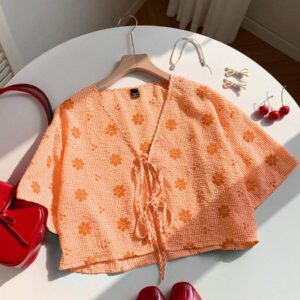 Comfortcana Nouvelle chemise à manches courtes pour femmes, à motif à carreaux rouges, broderie florale et nœud papillon tressé. Convient pour les vacances d'été